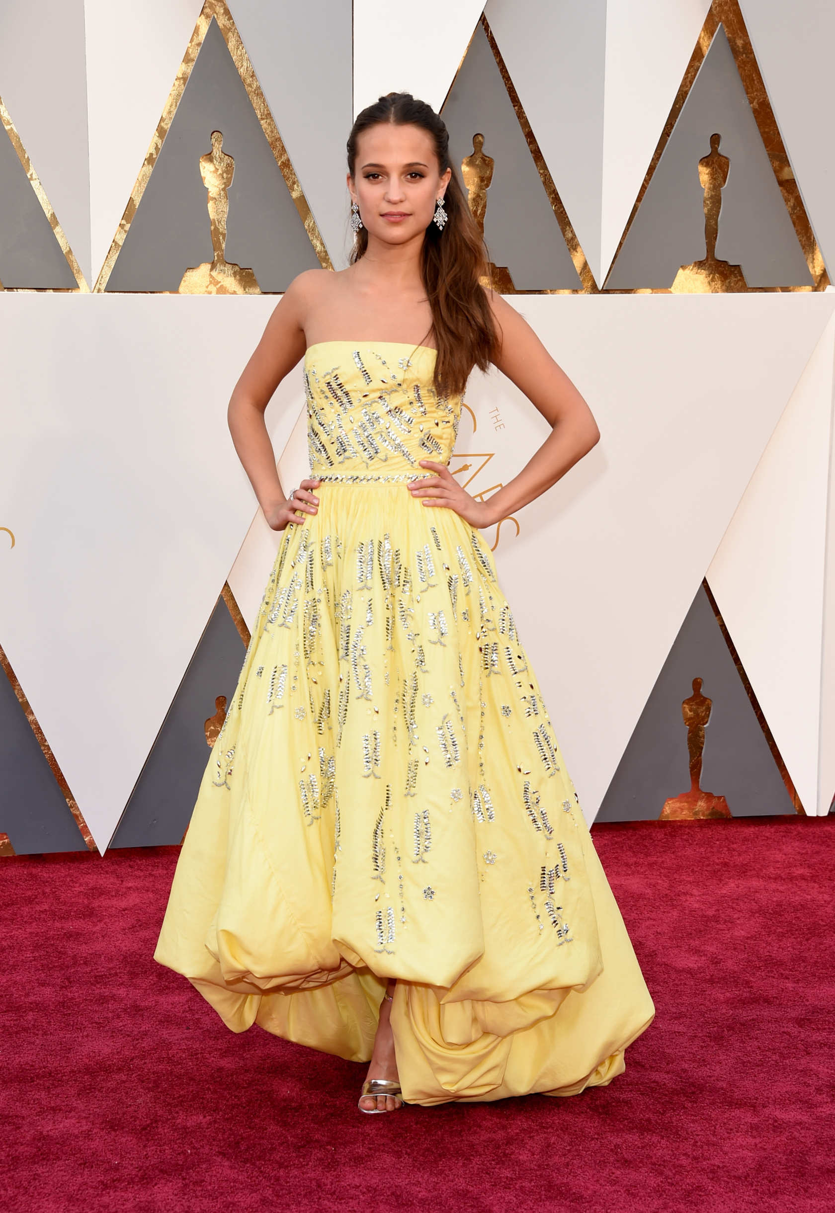 Alicia Vikander’s 2016 Oscar gown
